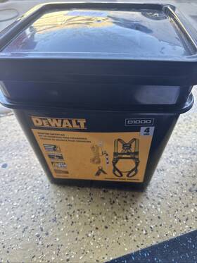 Dxfp120050 Dewalt Fall Protection Rooftop Safety Kit
