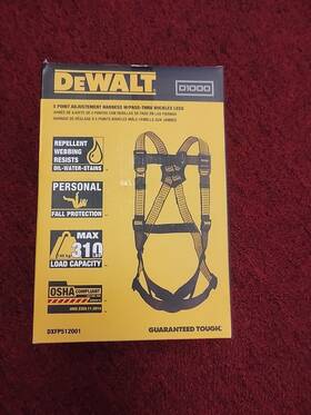 Dxfp512001 Dewalt D1000 Series Universal Pass-thru Leg And Chest Vest Style Harness