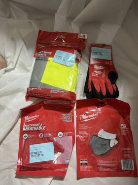 48-22-8946 Milwaukee Bundle Cut Level 4 Nitrile Dipped Gloves Medium Vest And Masks 1a0