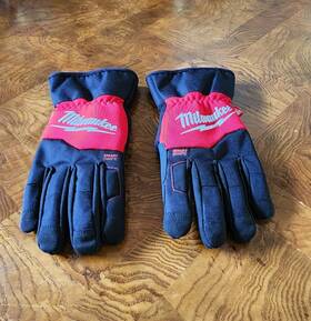 48-73-0032 Milwaukee Nwot # Large Winter Performance Gloves Smart Swipe