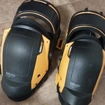 Toughbuilt Gelfit Stabilizer Knee Pads Adjustable Fitting Black/yellow Adults. Fixed Price $50.00.