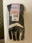 Women Nwot "dickies" Cold Weather Gloves. Size Small To Med.. Fixed Price $23.00.