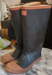 Boss Rubber Boots - Steele Shank Black Size 8. Fixed Price $28.04.