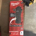 Milwaukee Heated Winter Gloves Kit M700B-21L Size Extra Large New Box. Fixed Price $165.00.