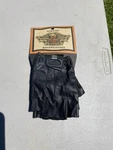 Harley-davidson Men's Fingerless Leather Gloves Black 97055-01VM/000L. Fixed Price $30.00.