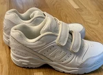 New Balance Walking Shoes Sz 5 Wide White On Strap Hook Loop Read. Fixed Price $39.99.
